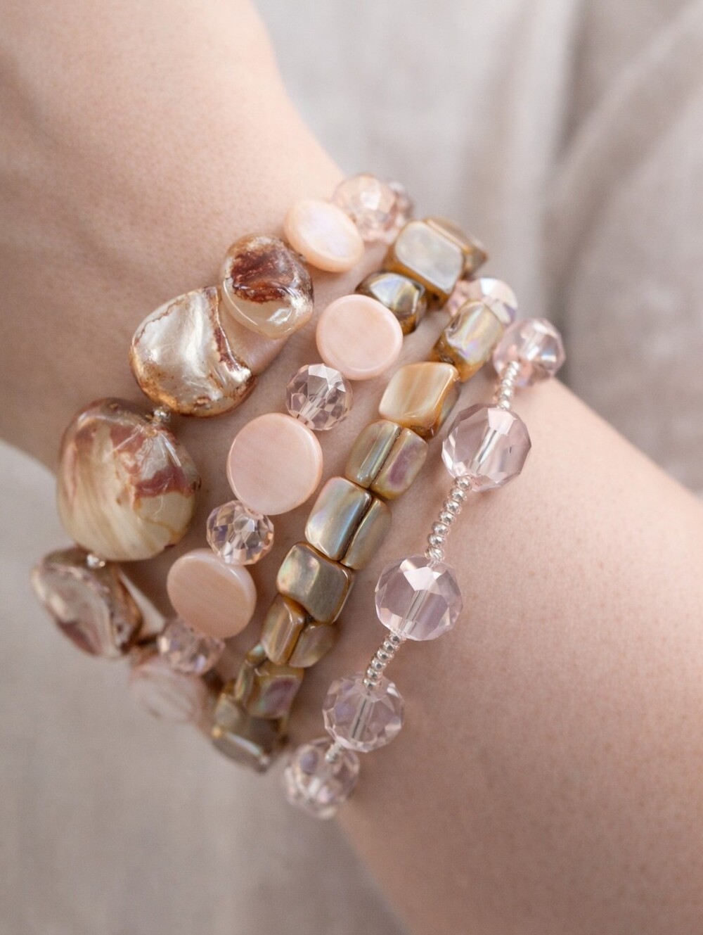Set of 4  Multi color Pinkish Sea Shell Stretchy Beaded Bracelets